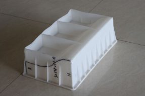 使用混凝土路側(cè)石塑料模具澆筑路側(cè)石過程中能否確定水泥混凝土配比？