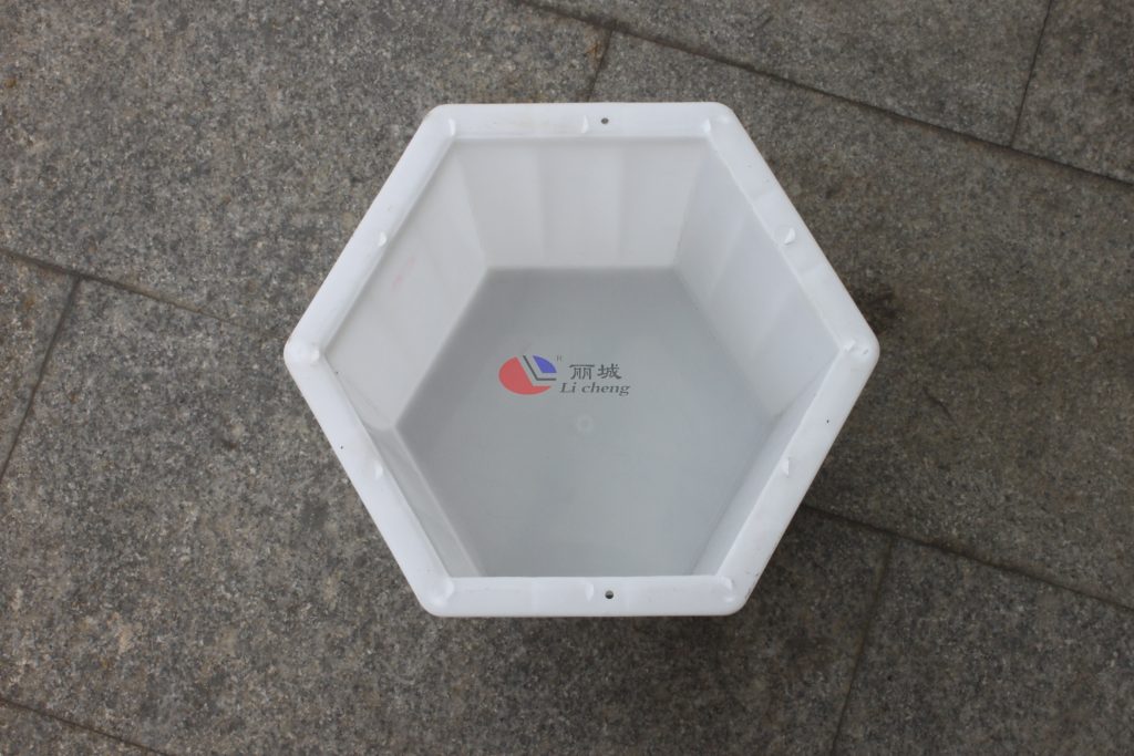 六邊形護坡模具施工前的準(zhǔn)備過程